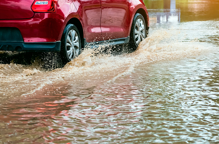  Alagamento? Saiba 5 dicas para passar de carro com segurança